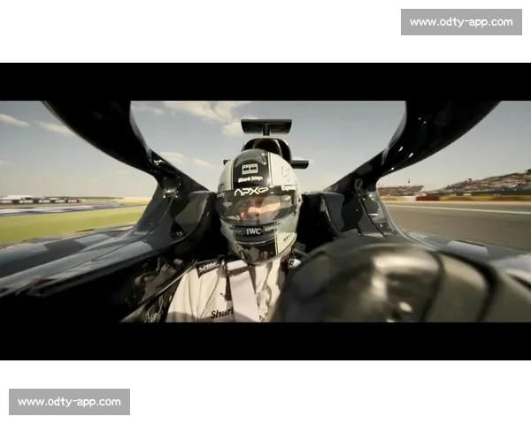 皮特携 F1 众车手燃爆全球首映 顶级阵容打造赛车电影新标杆